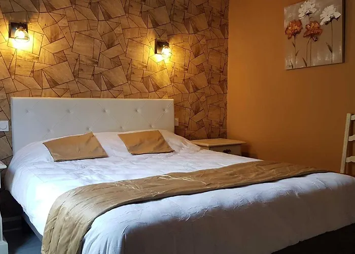 Le Castel Du Cantal Groupe Village Fani