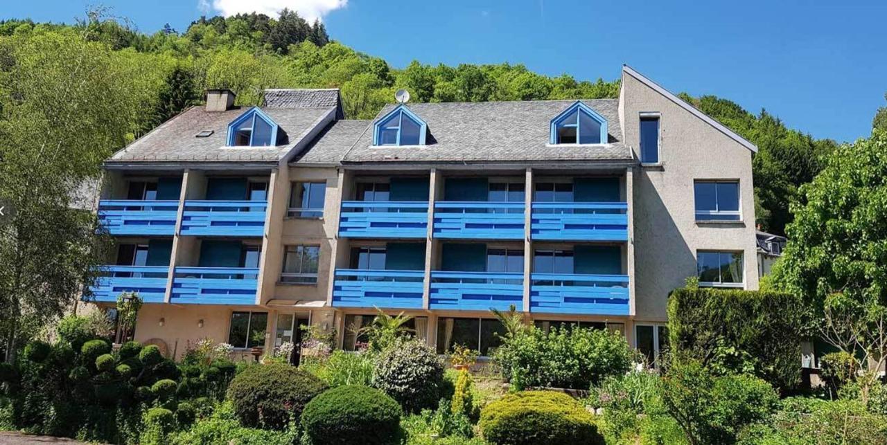 Le Castel Du Cantal Groupe Village Fani Thiézac